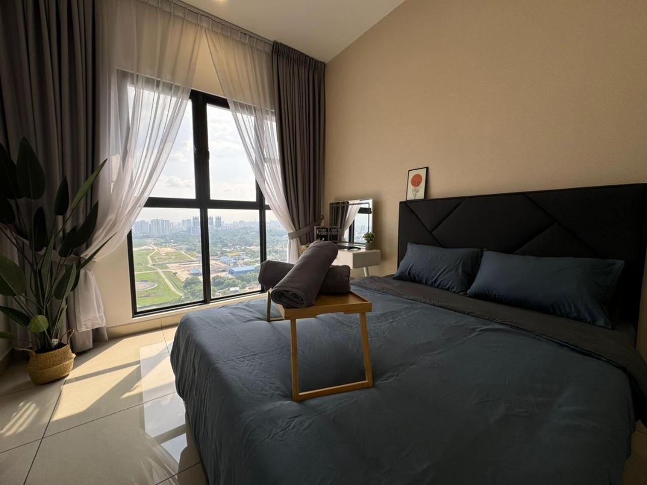 Trion Kl, Klcc Trx Ikea At Chan Sow Lin, By One Apartment *