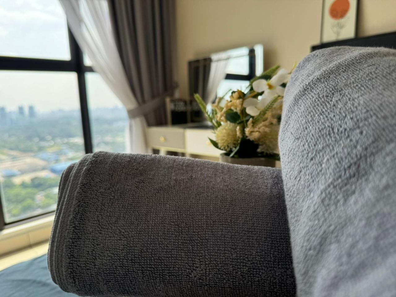 Trion Kl, Klcc Trx Ikea At Chan Sow Lin, By One Apartment *