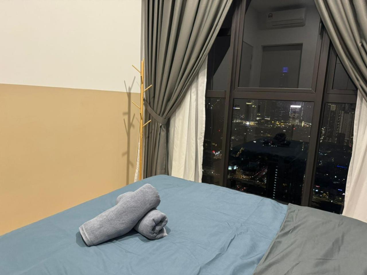 Trion Kl, Klcc Trx Ikea At Chan Sow Lin, By One Apartment *