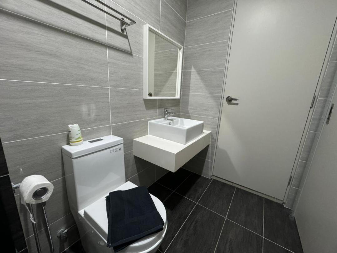 Apartment Trion Kl, Klcc Trx Ikea At Chan Sow Lin, By One Kuala Lumpur