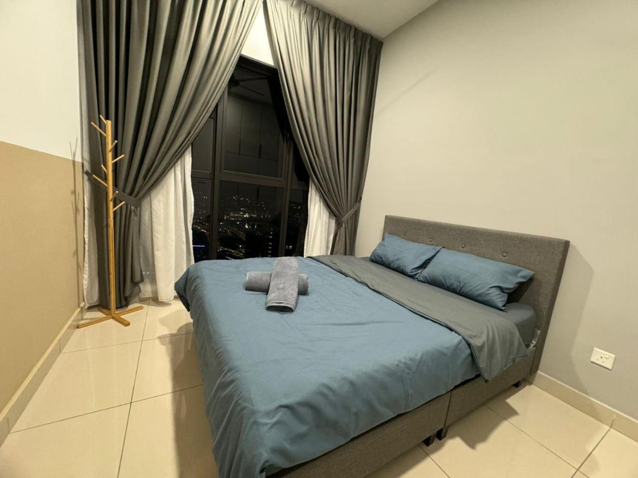 Trion Kl, Klcc Trx Ikea At Chan Sow Lin, By One Apartment *